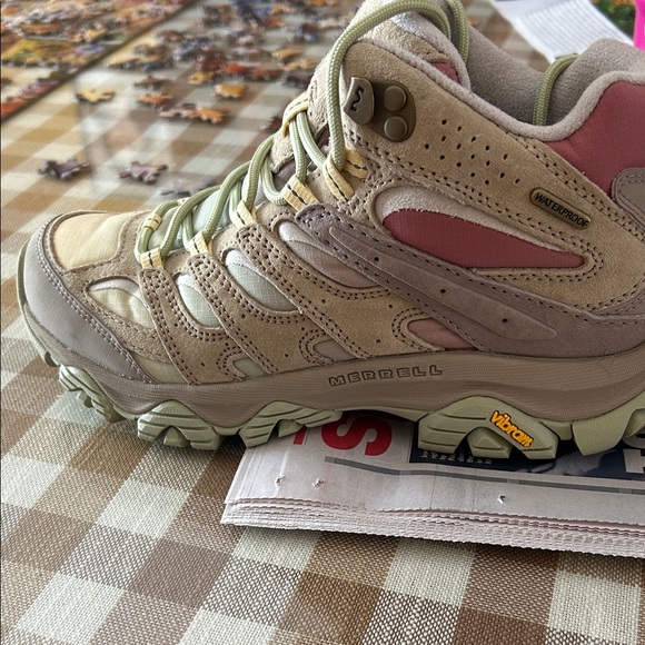 Merrell Beige and Green Hiking Boots - Picture 3 of 8